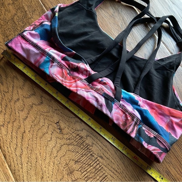 Lululemon Energy Bra
Secret Garden / Black size 6 - Picture 7 of 8